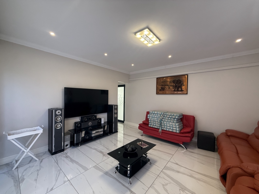 5 Bedroom Property for Sale in The Islands Estates North West